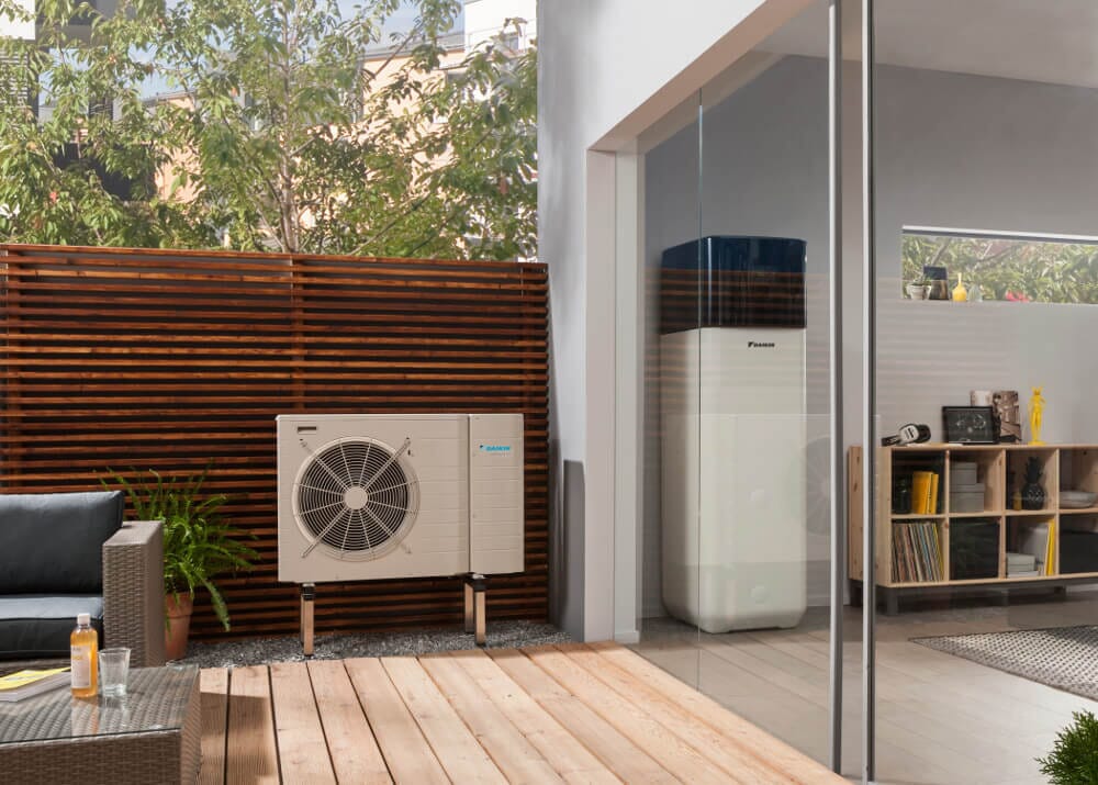 daikin-waermepumpe-altherma-m-ech2o-terasse.jpg